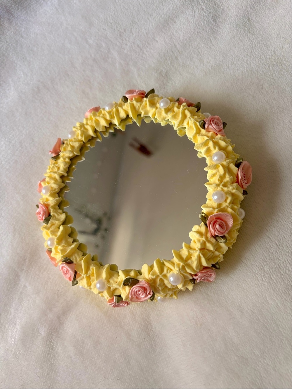 Round Floral Decorative Candle Holder with Pink Roses and Pearls